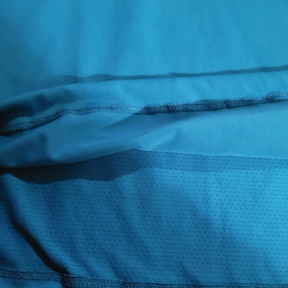 Fabletics top with built-in bra - Picture 5 of 10